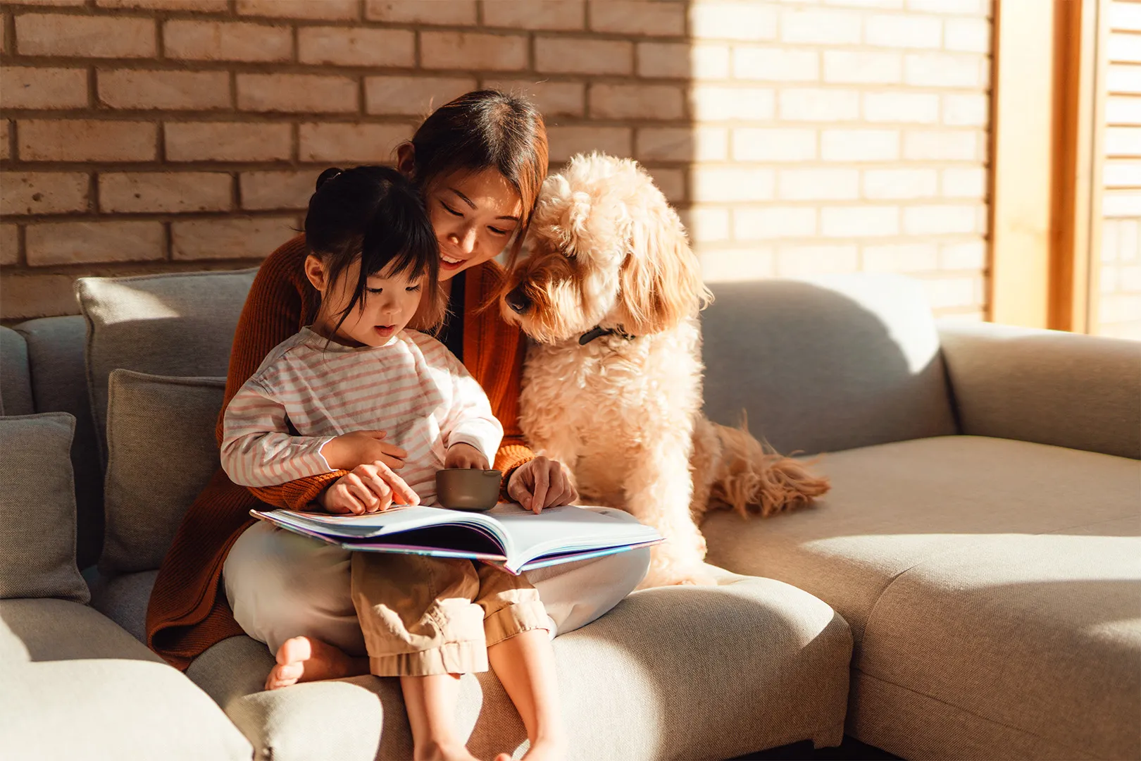 mom daughter dog reading