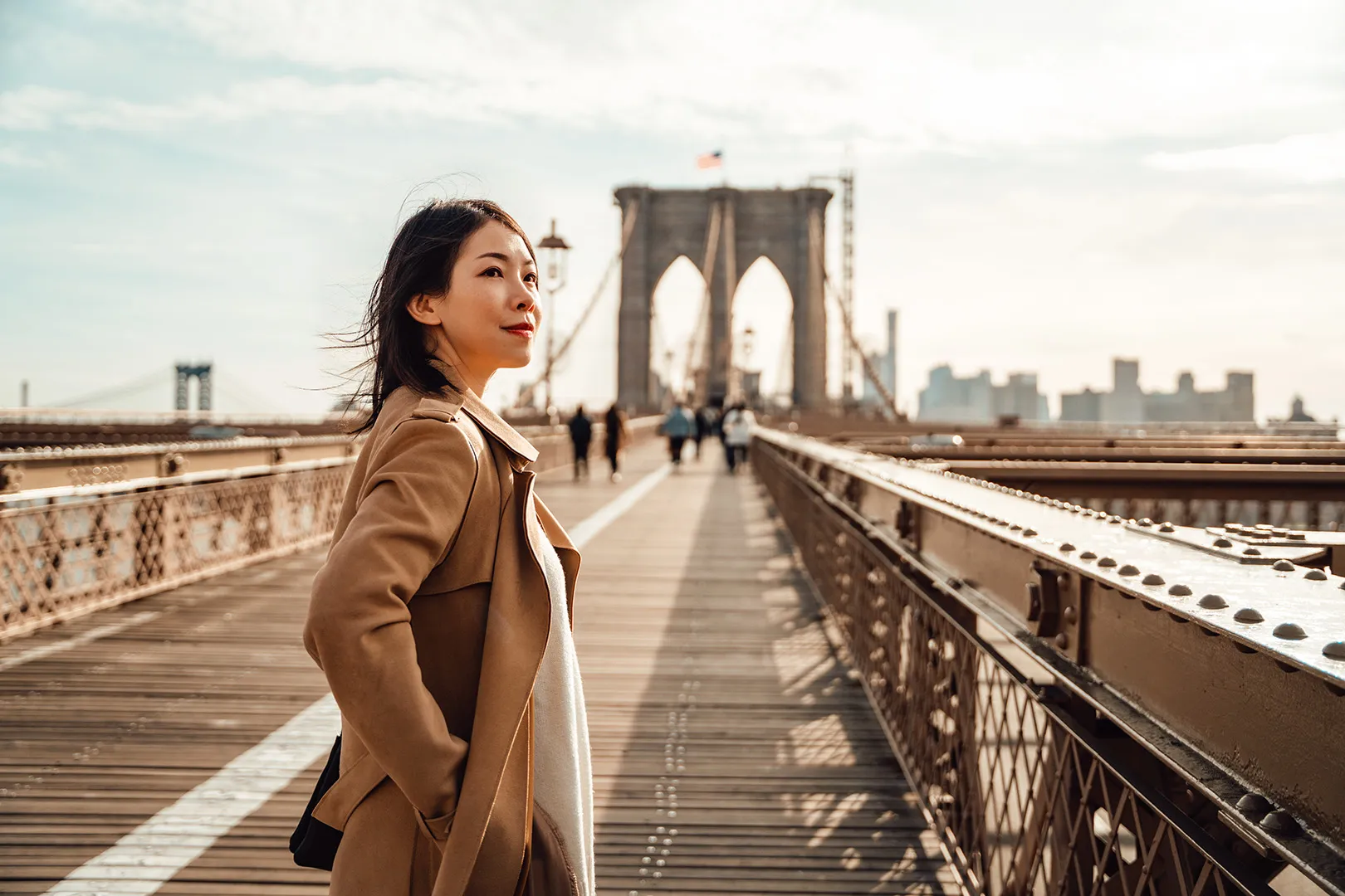 woman on the Brookyln bridge