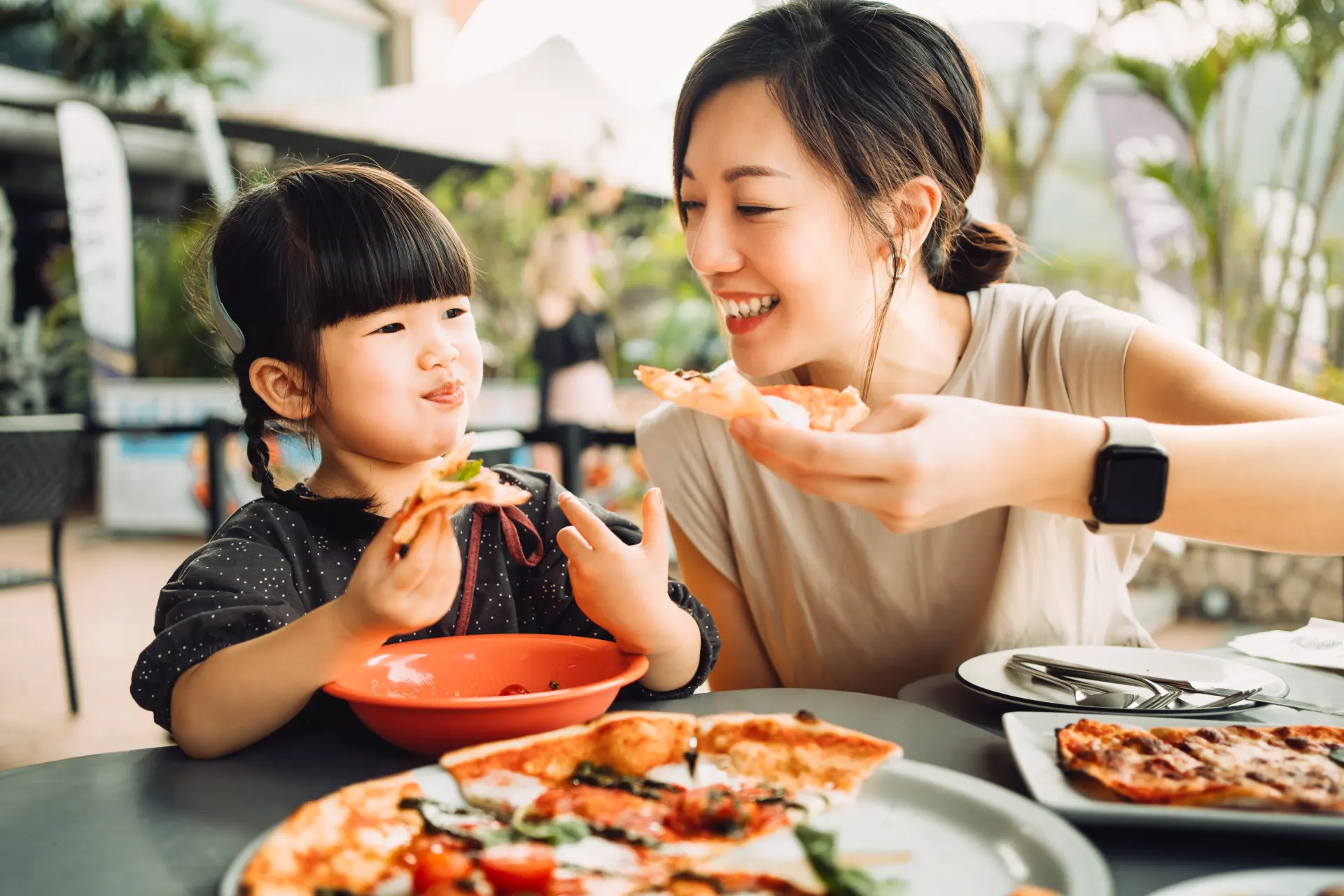 mother-daughter-lunch